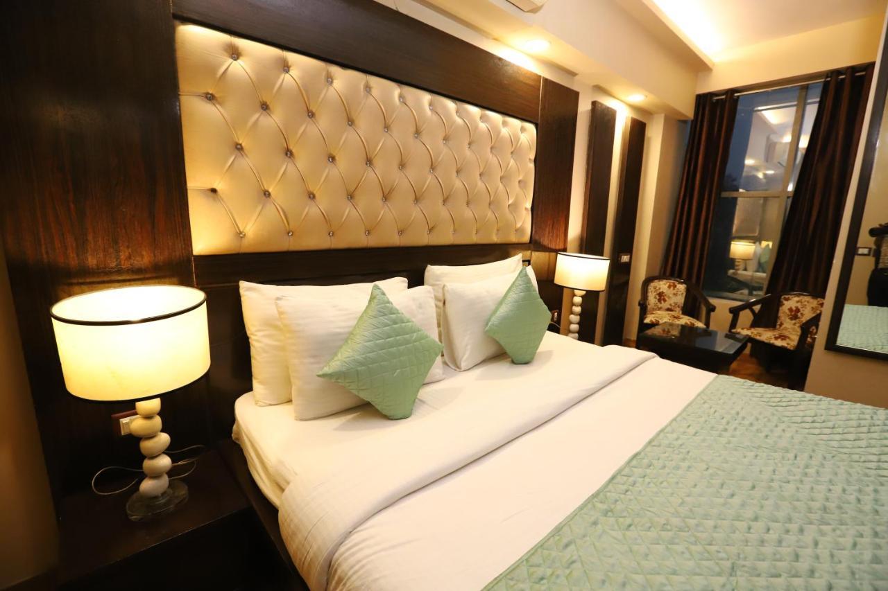 The Palm Spring A Boutique Hotel Naraina ニューデリー エクステリア 写真